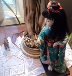 14'' JAPANESE GEISHA GIRL DOLL TURQUOISE KIMONO OBI, STAND,1536